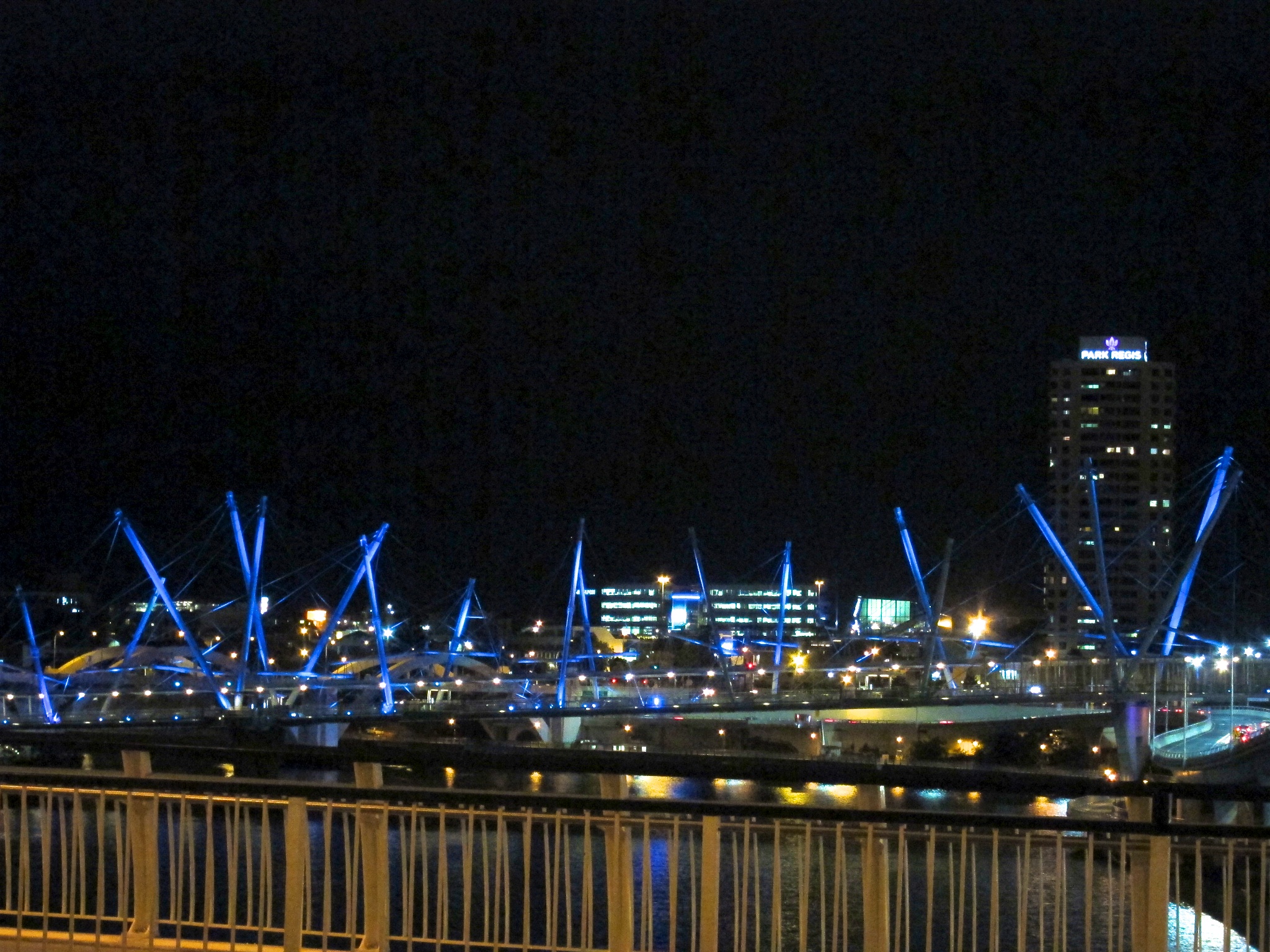 Kurilpa Bridge at night